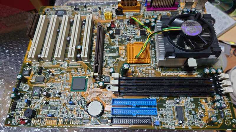 DFI s370マザーボード　CS65-EC Pentium3/1G付き　未確認ジャンク
