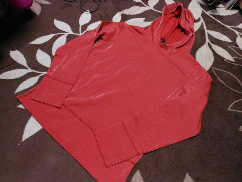 ∮562　160㎝　ファミリア　フード付きシャツ　赤×ラメ