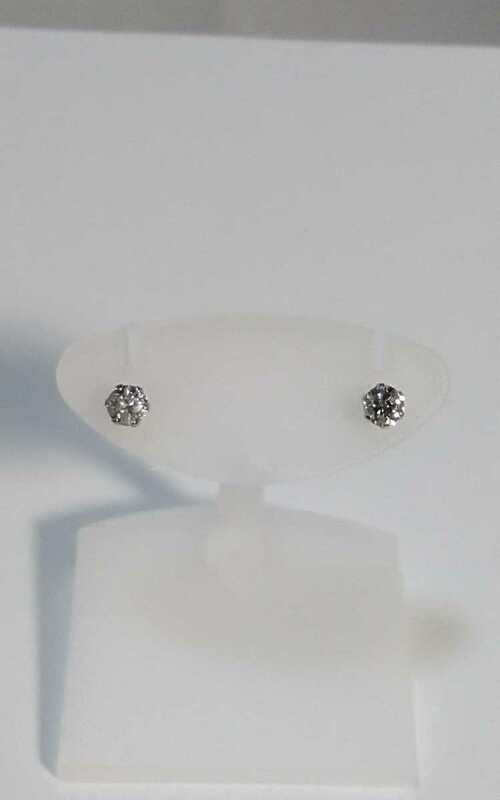 Ptダイヤピアス！0.22ct.。