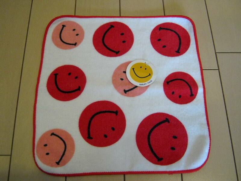 2.【新品】スマイリーフェイス*ミニタオル*ハンカチ SMILEY FACE