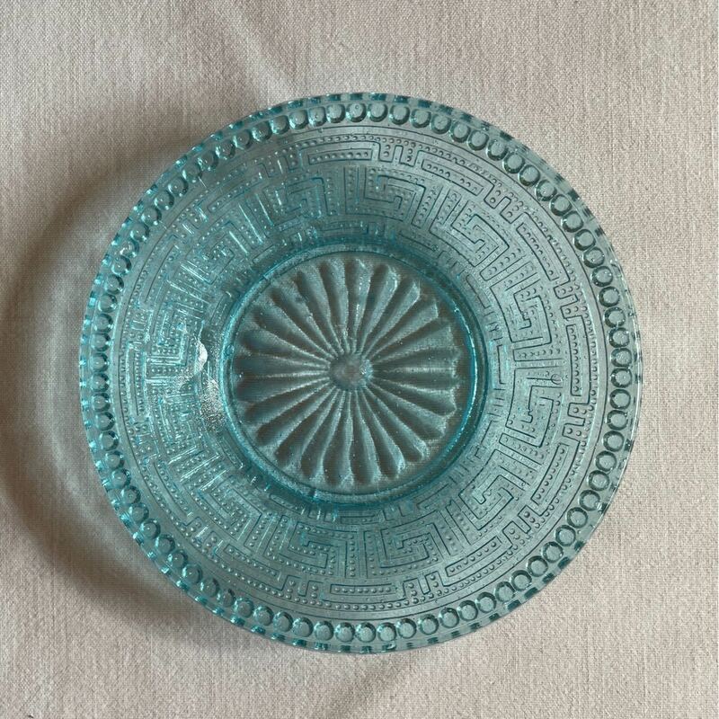 明治～大正 プレスガラス 和ガラス 小皿 卍紋 青 A Antique pressed glass plate, early 20th