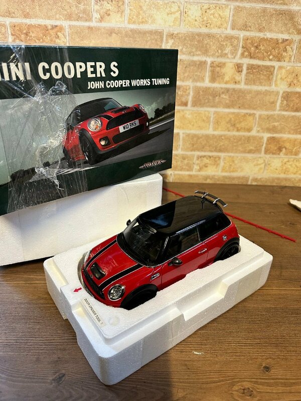 中古 1/18 BMW 特注 MINI S JHON COOPER WORKS ジョンクーパーワークス JCW ミニ ミニクーパー R56 二代目