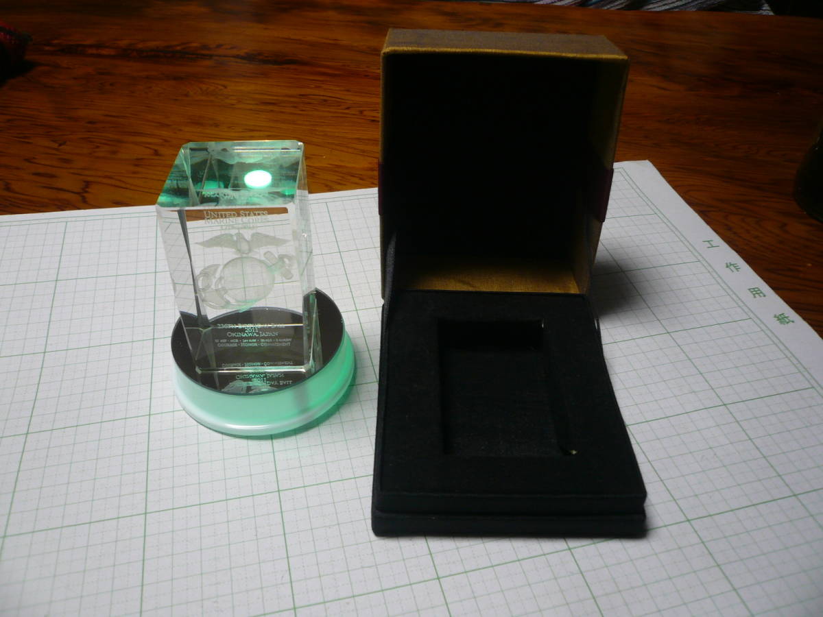 即決有　珍品米軍アメリカ軍海兵隊 US MARINES　沖縄 創立236年記念グ 3Dレーザークリスタル 2011 LED台付　 送料600円　