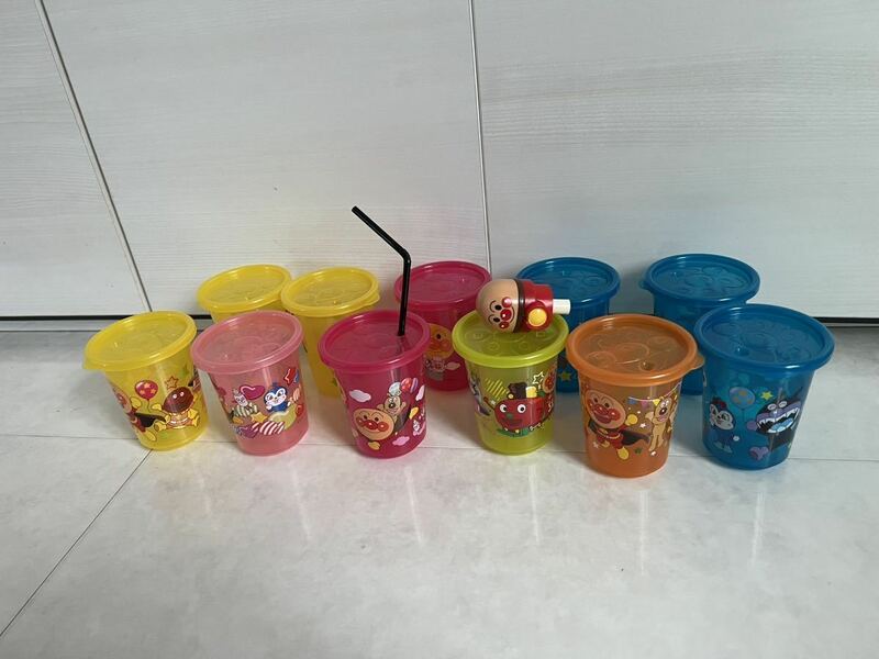 アンパンマンストロープラカップコップ蓋付き11個ミュージアムアンパンマンペットボトルキャップ市販ストロー使用可能おもちゃプラスチック