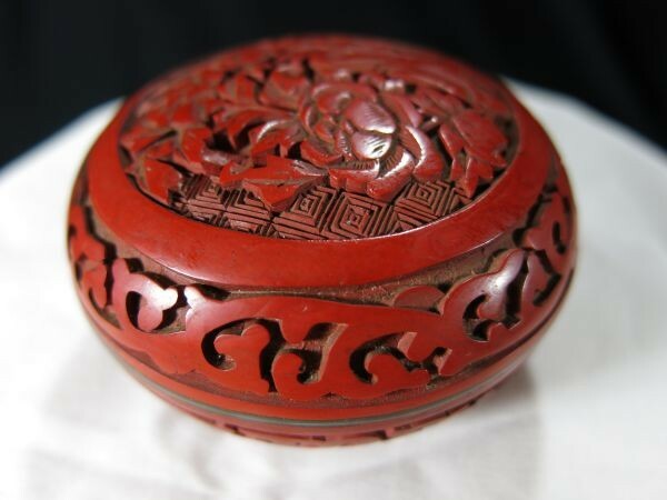 A　銅胎堆朱花彫文香合　金工　香合　堆朱　中国　古玩　漆器　漆
