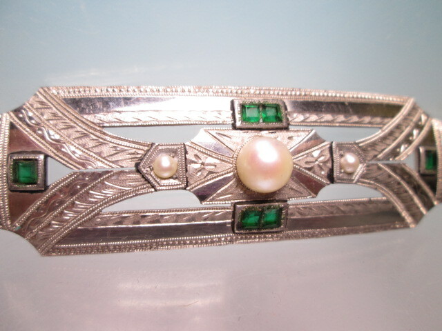 【江月】 アンティーク・彫金細工 緑硝子と本真珠飾りの綺麗な帯留め 8g