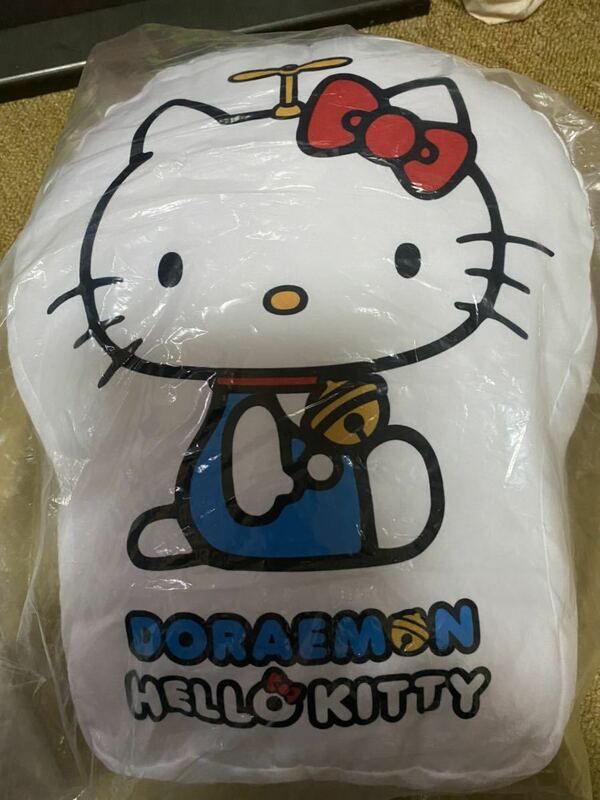 ドラえもん × ハローキティ ダイカットクッション TAITO プライズ DORAEMON × HELLO KITTY