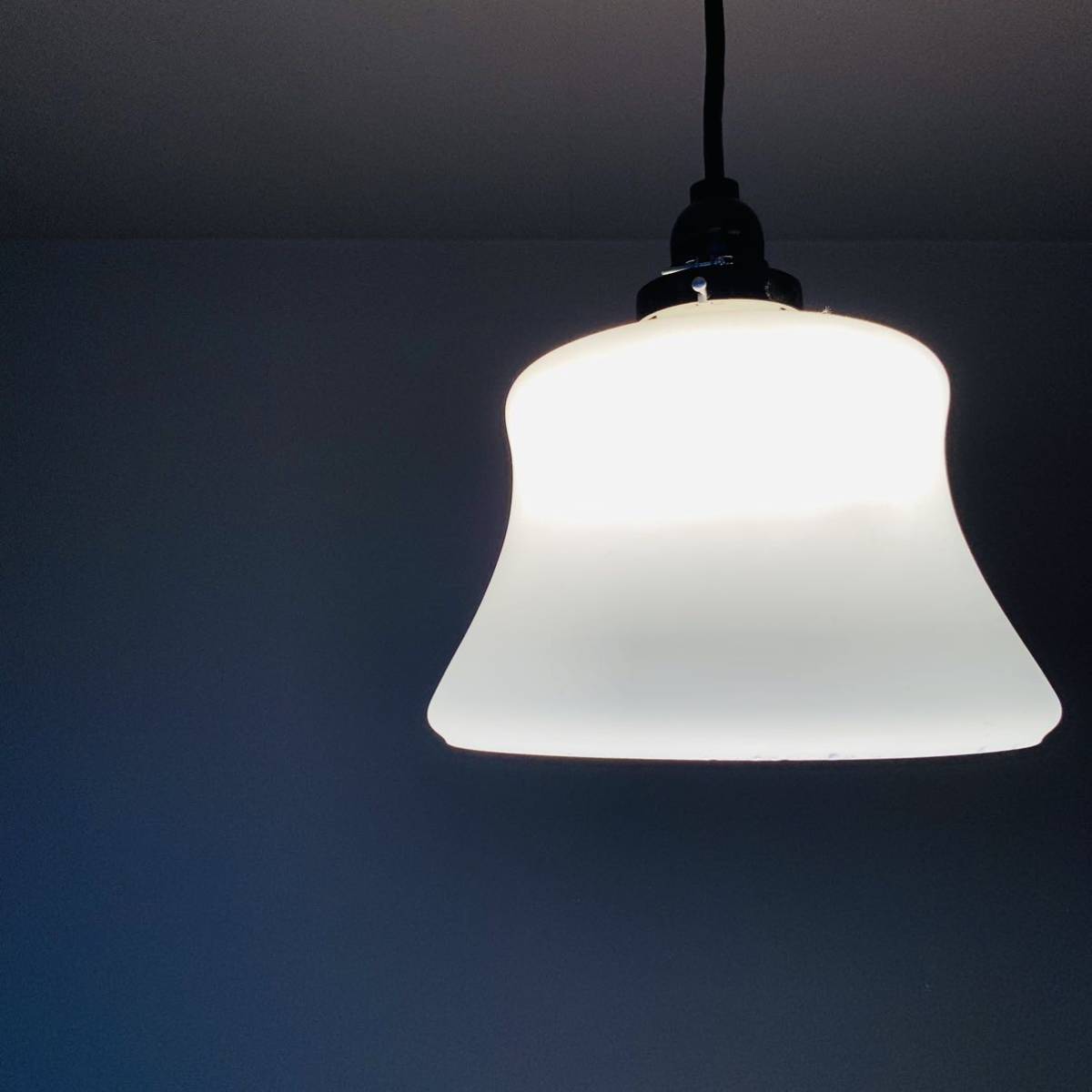 昭和レトロ ツヤなし 乳白ガラス 電傘 ペンダントライト ミルクガラス 天井 照明 大正ロマン 店舗 洋館 古民家 カフェ 円盤 ヴィンテージ