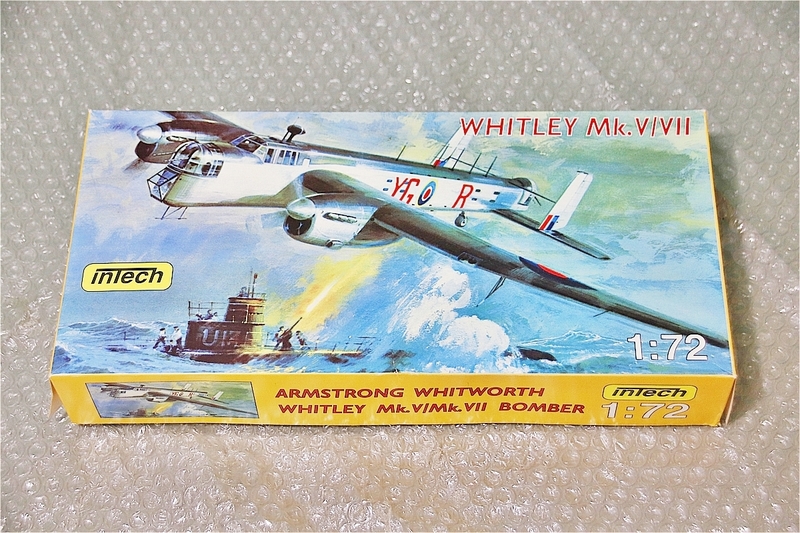 プラモデル INTECH インテック 1/72 WHITLEY Mk.V/VII アームストロング・ホイットワース ホイットレイ Mk.5/7 飛行機 未組み立て