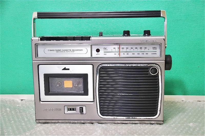 東芝 TOSHIBA ラジオカセット レコーダー RT-2260 ジャンク品 動作不明 昭和レトロ 骨董 ビンテージ コレクションに