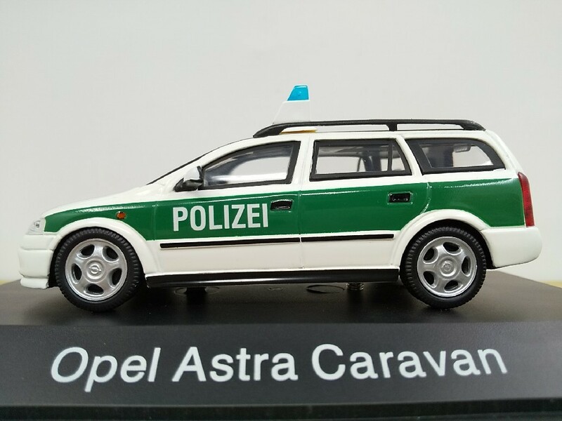 ■ Schucoシュコー製『1/43 04374 OPEL Astra Caravan ”Polizei” オペル・アストラキャラバン ドイツ警察 モデルミニカー』