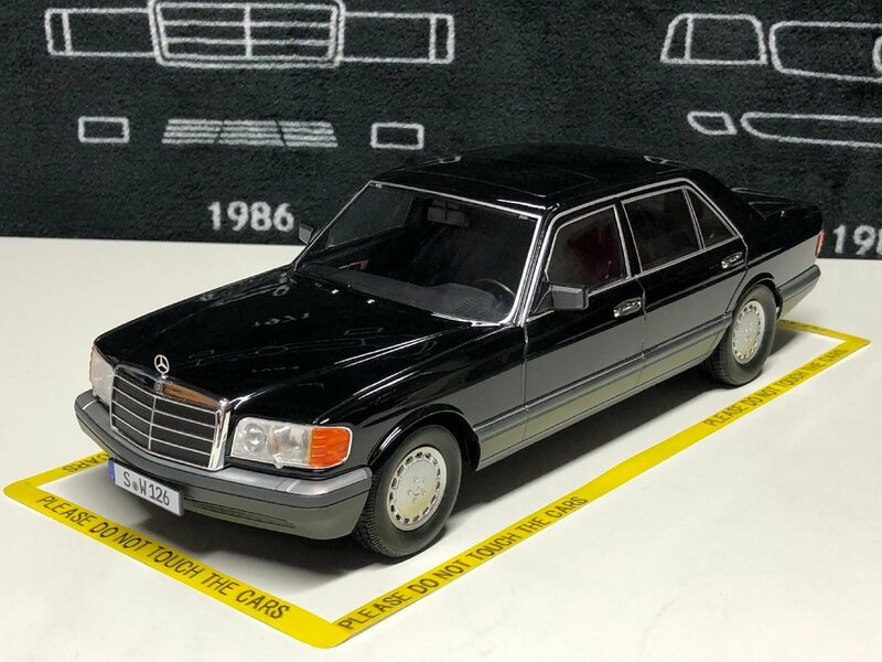 iScale 1/18 Mercedes Benz 560 SEL S class (W126) year 1985 black / Gray　メルセデス　ベンツ