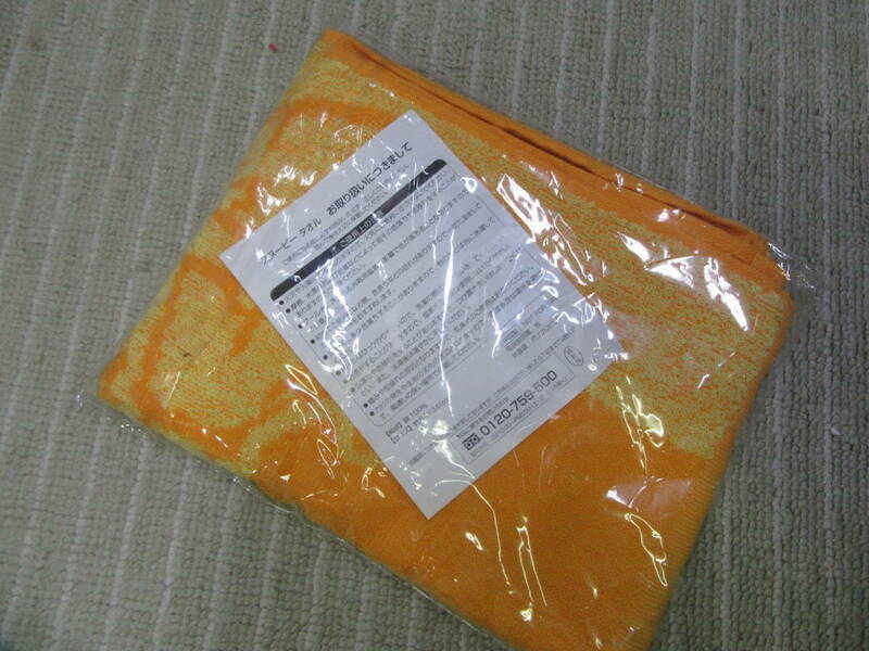 スヌーピー　オレンジ／イエロー系タオル　綿100％　サイズ　約　８４×３４（cm）新品