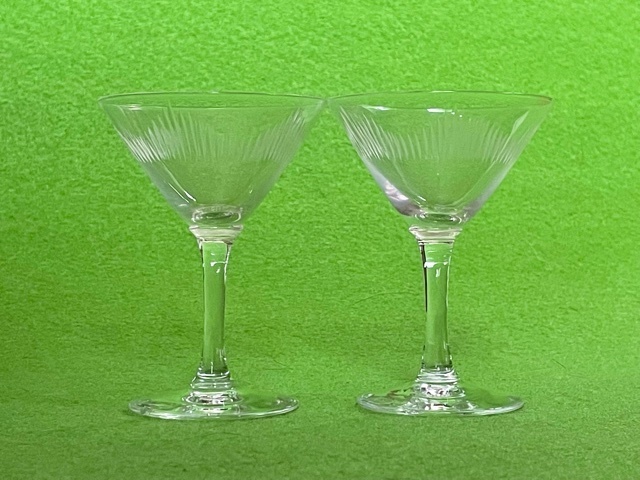 ♪昭和レトロ　ヴィンテージ　キッチン雑貨　レトロモダン　カクテルグラス×２個　華奢　カットガラス　気泡♪