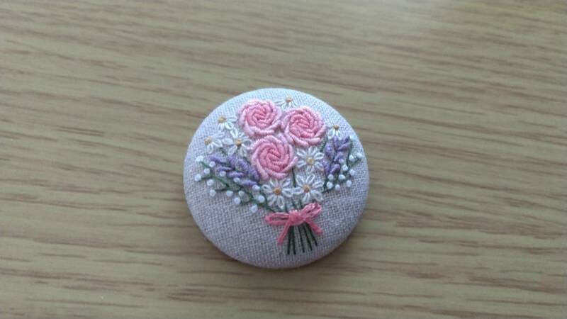 薔薇　花束　刺繍ブローチ