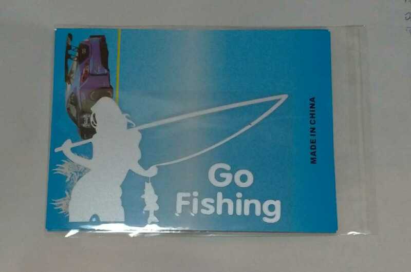  Go Fishing！釣り人 15×9cm 釣りステッカー カーステッカー フィッシングステッカー　美女に釣られて　シルバー