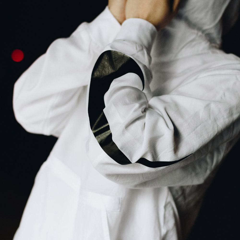 ☆匿名発送☆新品タグ付き XLサイズ 白 ナイキ ウーブン パッカブル フーディ ジャケット NIKE WOVEN PKBL HOODIE JACKET ビッグスウッシュ
