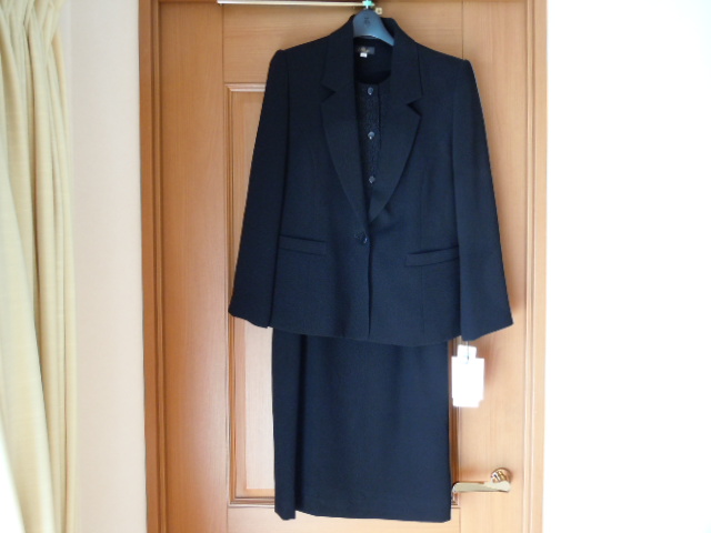 ☆新品☆ブラックフォーマルスーツ（ジャケット、ブラウス、スカート付）9ABR 即日発送