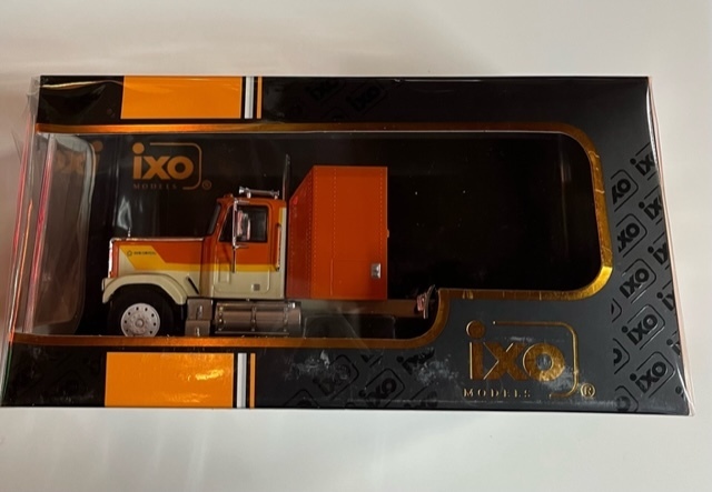 ixo/イクソ GMC ジェネラル1980　ベージュ/オレンジ ダイキャストカー