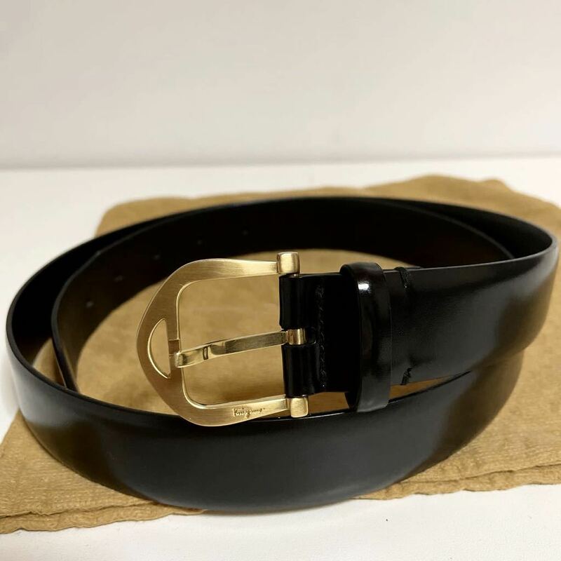 ほぼ未使用 ■ Salvatore Ferragamoレザーベルトメンズベルト イタリア製 ブラック 黒 ゴールド金具