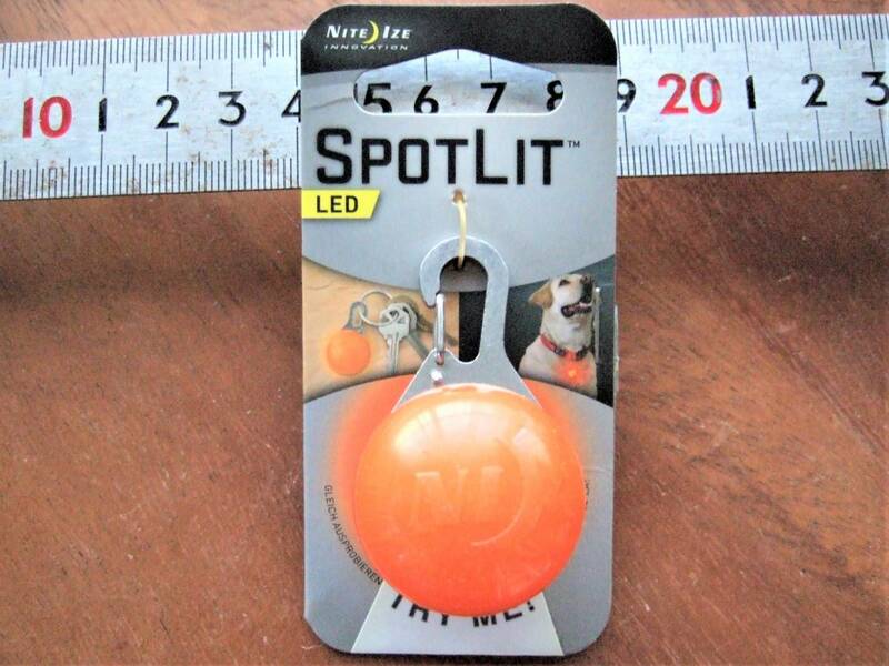 送料無料　NITE IZE　ナイトアイズ　SPOTLIT　スポットリット　LEDライト　オレンジ　生活防水設計　犬の散歩　アウトドア　キーホルダー