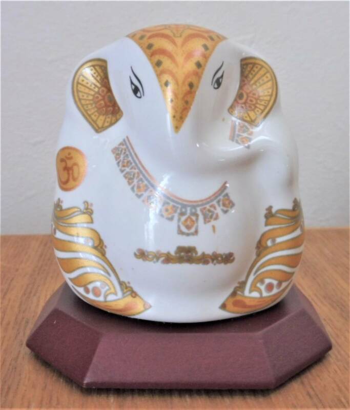【高級品】インド雑貨　可愛い ガネーシャ 象 陶製 陶磁器 ポーセリン かわいい 卓上 オブジェ インテリア 縁起物 インド　