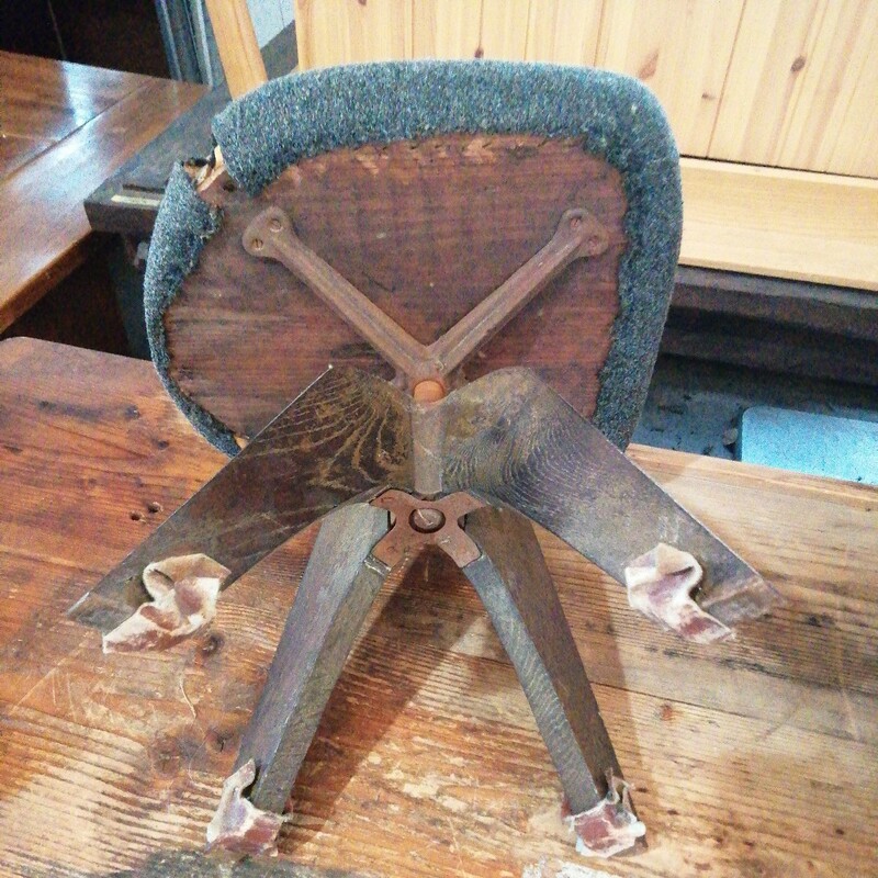 昔の椅子 木製 ヴィンテージ antique マイナスネジ 脚受けは革 イス 骨董 