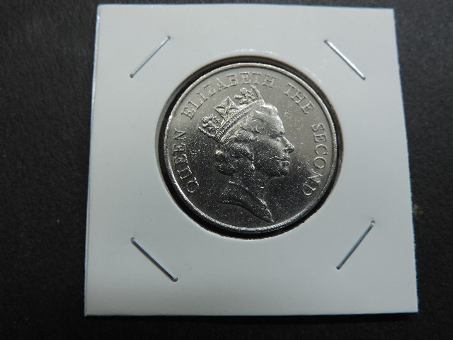 ★エリザベス女王　２世★　　香港　5ドル硬貨　　　１９８８年　　　中古品・美品