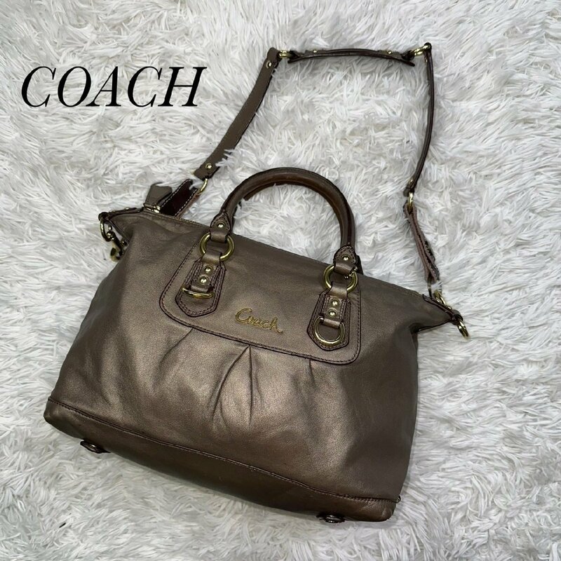 【美品】コーチ coach グレージュ 2way ハンドバッグ ショルダーバッグ 金ロゴ チャーム トートバッグ