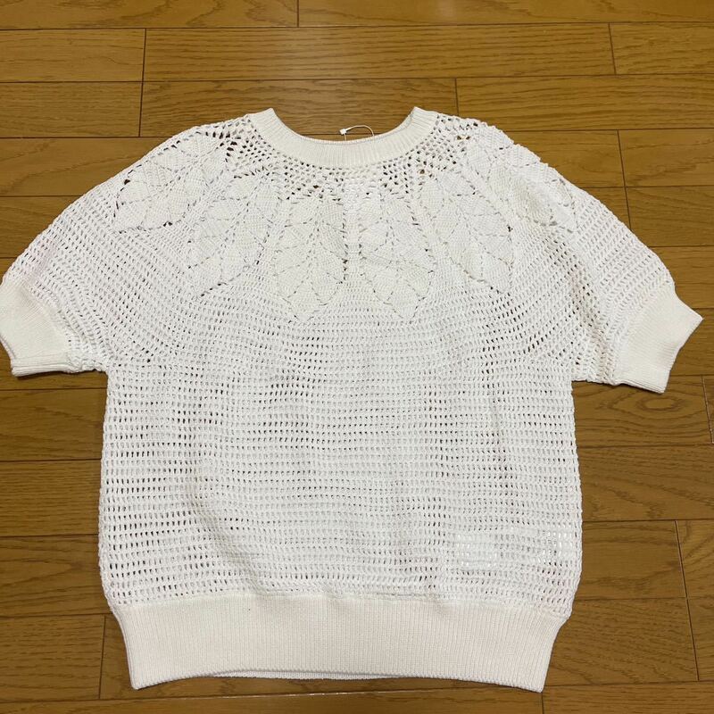 送料無料■未使用 タグ付 23区 ホワイト　コットン カギ編み 半袖 カットソー サイズ46