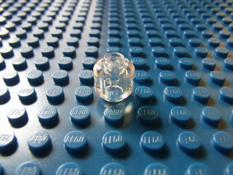 【新品】レゴ[LEGO]・ミニフィグ用ヘッドのパーツ(透明/クリア)・穴ありタイプII 28621(3626) 正規品