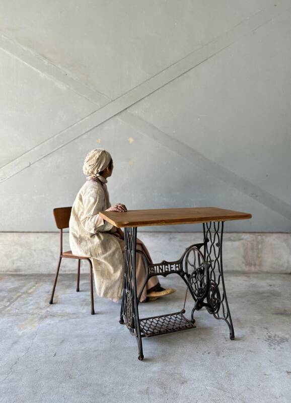 テーブル　ミシン脚テーブル　古家具　一枚板　無垢材　鉄脚　アイアン　アイアンテーブル　サイドテーブル　カフェテーブル　アンティーク