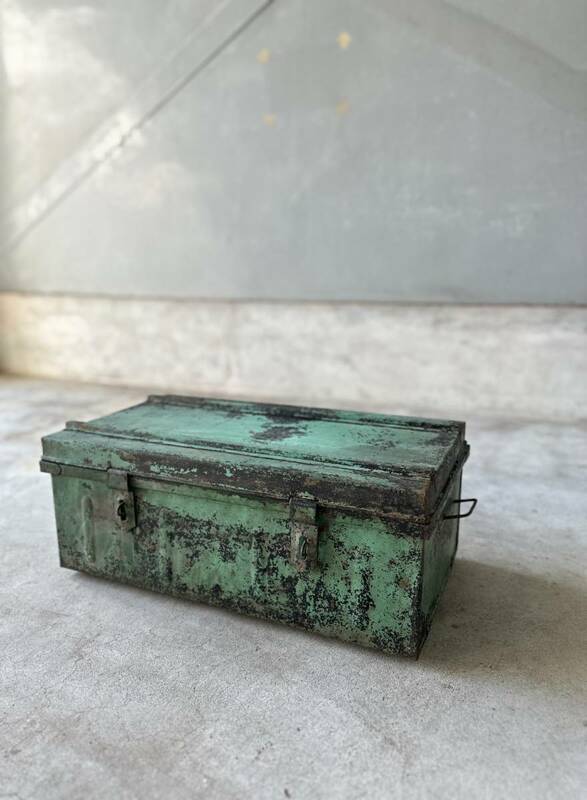 収納ボックス　収納　アイアン　シャビー　箱　インテリア　ディスプレイ　鉄製　古道具　古家具　ヴィンテージ　ヴィンテージ家具