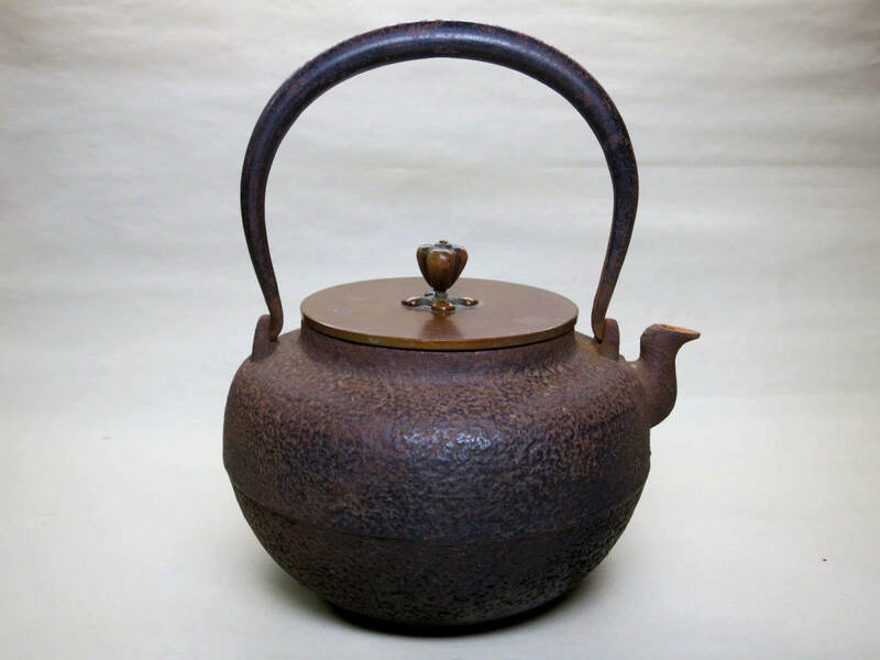 [大幸]　龍文堂造　肩衝形地文鉄瓶　秀作良品　時代道具　伝統美　古民具　煎茶具　古玩