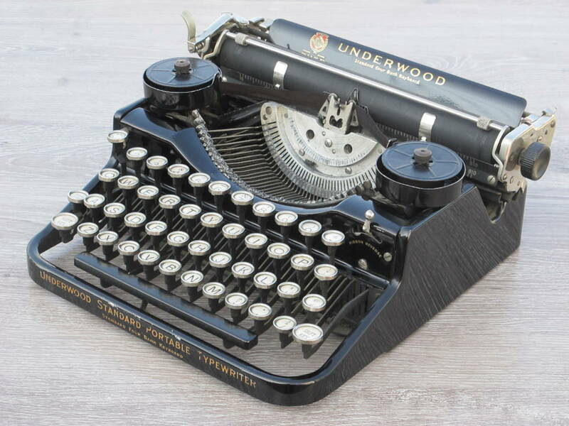 アンティークタイプライター☆UNDERWOOD STANDARD PORTABLE　FOUR BANK