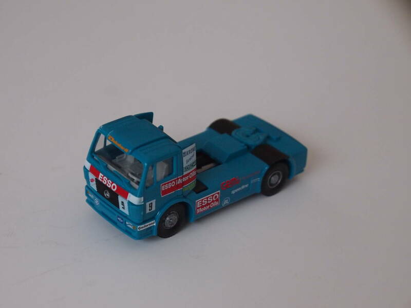 WIKING 1/87 　MB Renntruck Dehnhardt