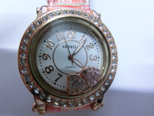 レディース腕時計 SORRISO　HI-3　ファッション時計　ピンク　ハート