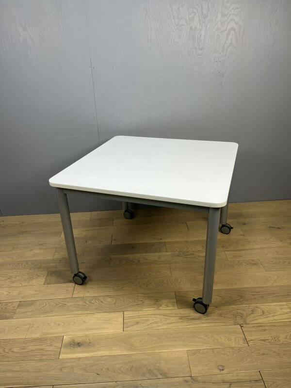 キャスター付き　テーブル　多目的テーブル　ミーティングテーブル　90cm×90cm
