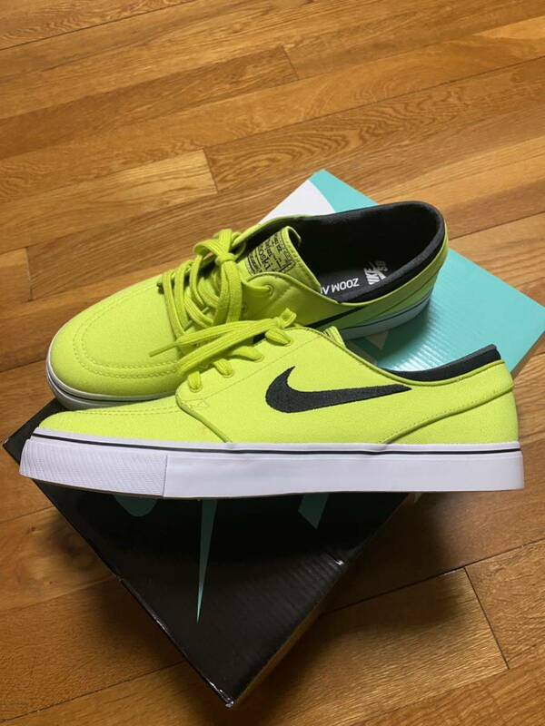 新品未使用！未試着！NIKE ZOOM STEFAN JANOSKI CNVS US9.5 27.5cm VOLT ナイキ　ズームステファン　ジャノスキー　キャンバス　SB ボルト