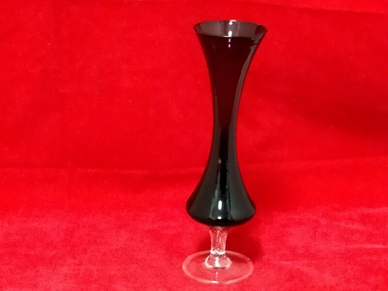 ヴィンテージ　ルビー　パープルガラス　花瓶　　高さ20.3cm /