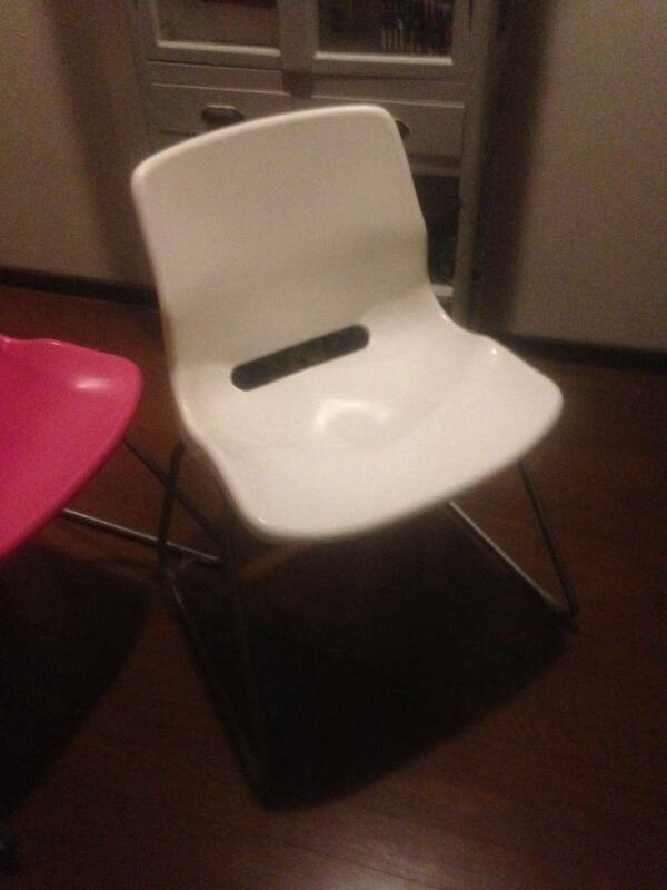 ホワイトチェア椅子いすイス 東京秋葉原直接渡し可能