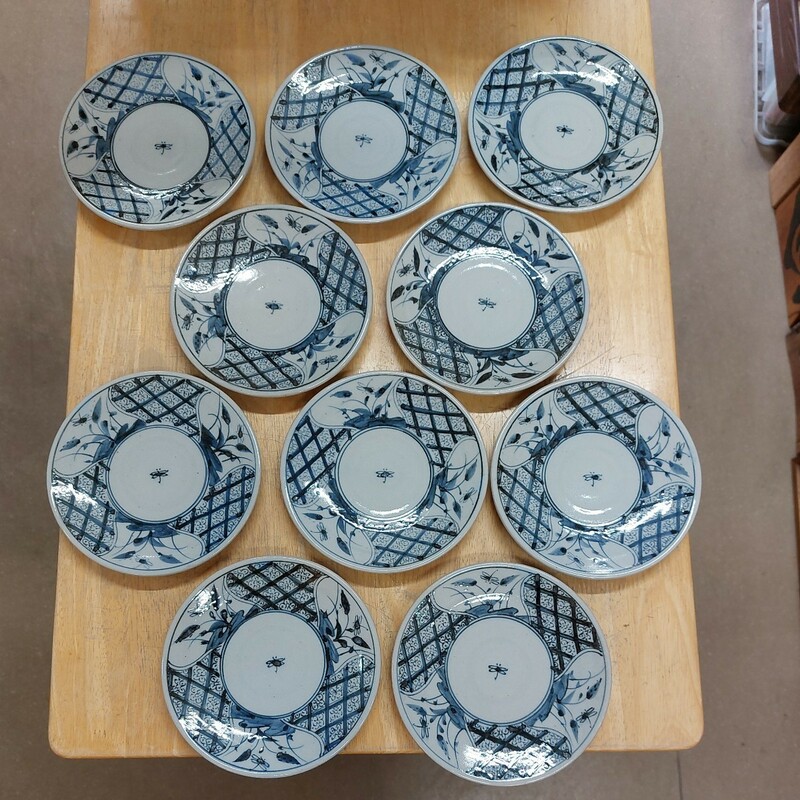 染付 小皿 藍 10枚セット 多少 傷 汚れあり 未使用に近い サイン あり とんぼ 皿 中皿 染付皿 約17cm の皿