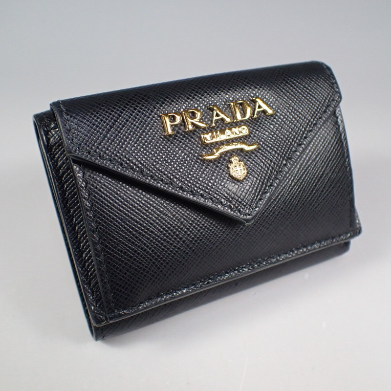 PRADA　プラダ　サフィアーノトライアングル 財布　黒　レザー　三つ折り　国内ブティック購入品