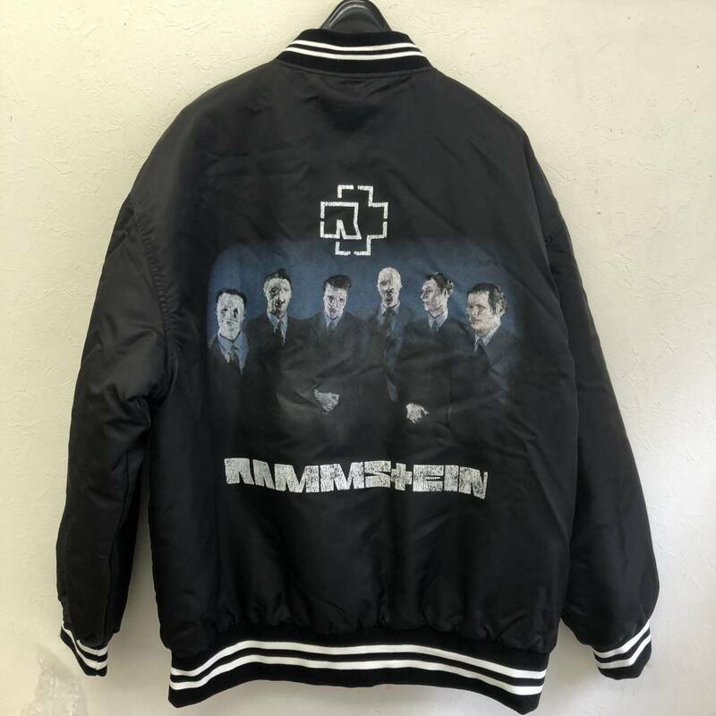 [洋服] RAMMSTEIN：ラムシュタイン バックプリント スタジャン サイズ：2XL ドイツ ロックバンド ジャンパー メンズファッション