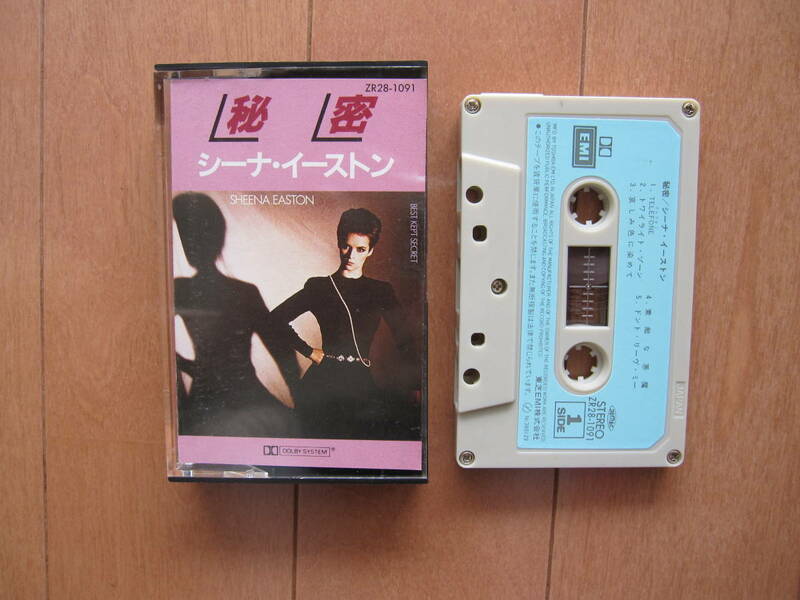 シーナ・イーストン　【　　秘　密　　】　　　カセットテープ　　　　（　両面を再生して音質の確認済みです　）