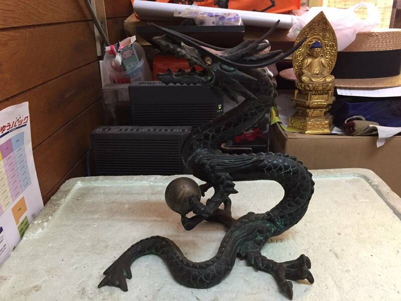 旧家買出し品　　古い鉄製　　ドラゴン　龍　置物　　ドラゴンの置物　　シッポーカケ有　　高さ27ｃｍ横17ｃｍ奥行き23ｃｍ　中国古美術