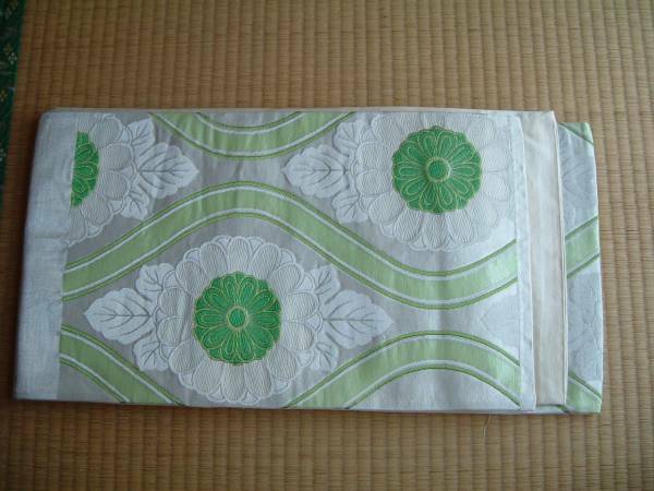 白地にグリーンの刺繍袋帯　正絹