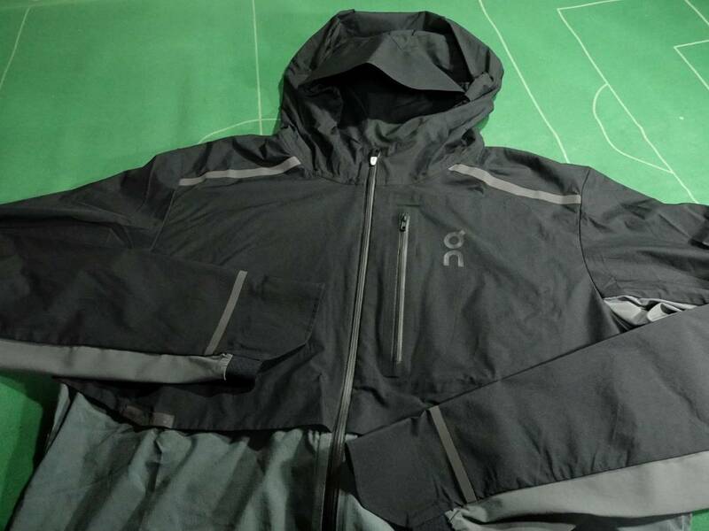 ▲スイス ON 撥水 防風 ストレッチ 全天候型 ラン向けフーディ Weather Jacket ブラック/グレー S（JP-M） ほぼ未使用!!!▲