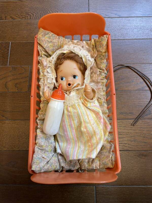 ミルク飲み人形　ゆきちゃん　昭和レトロ　ヴィンテージ　赤ちゃん　ベッド、ミルク付き