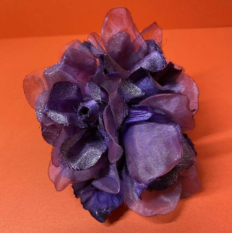 コサージュ　パープル　紫　花　キラキラ